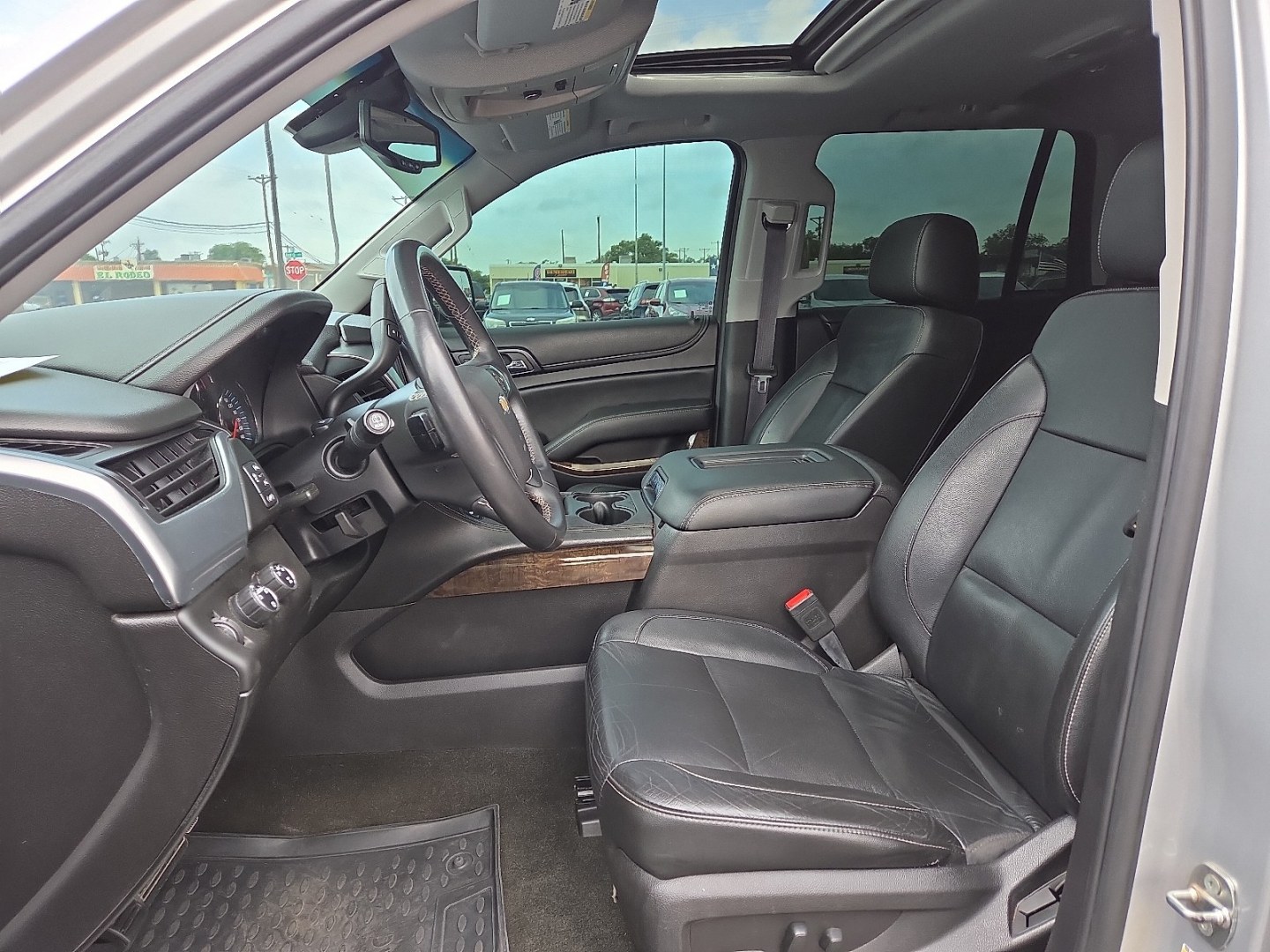 2016 Champagne Silver Metallic - GWT /Jet Black - H2U Chevrolet Tahoe LT (1GNSKBKC5GR) with an EcoTec3 5.3L V-8 gasoline direct injection, variable valve control, regular unleaded, engine with cylinder deactivation and 355HP engine, located at 4711 Ave Q, Lubbock, TX, 79412, (806) 687-2362, 33.551304, -101.855293- Photo#25
