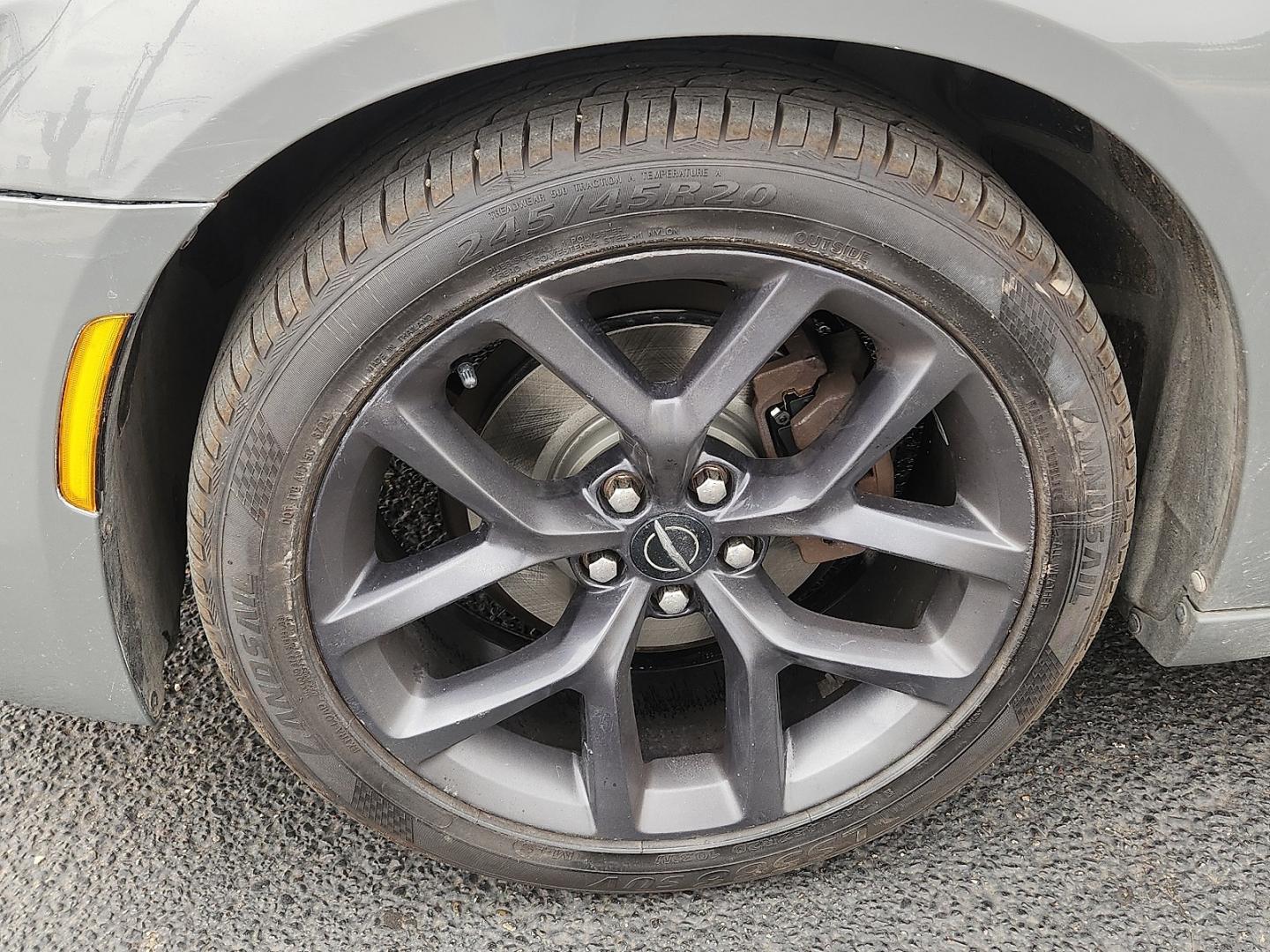 2019 GRAY /Black - X9 Chrysler 300 300S (2C3CCABG2KH) with an Pentastar 3.6L V-6 DOHC, variable valve control, regular unleaded, engine with 300HP engine, located at 4711 Ave Q, Lubbock, TX, 79412, (806) 687-2362, 33.551304, -101.855293- Photo#6