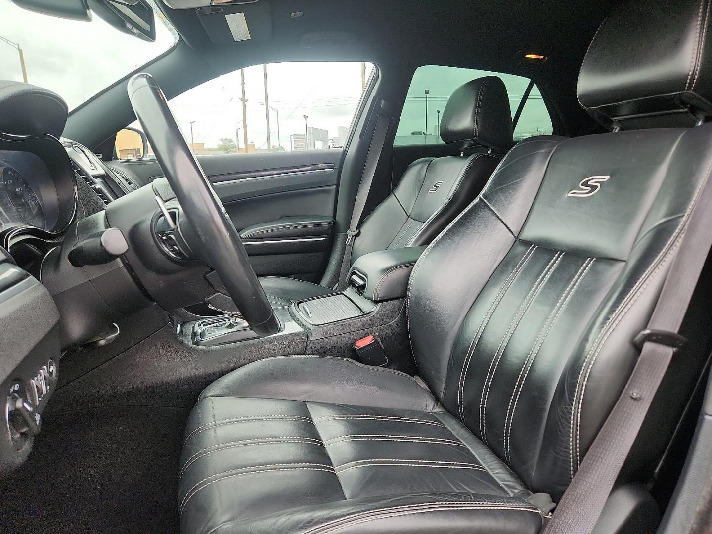 2019 GRAY /Black - X9 Chrysler 300 300S (2C3CCABG2KH) with an Pentastar 3.6L V-6 DOHC, variable valve control, regular unleaded, engine with 300HP engine, located at 4711 Ave Q, Lubbock, TX, 79412, (806) 687-2362, 33.551304, -101.855293- Photo#14