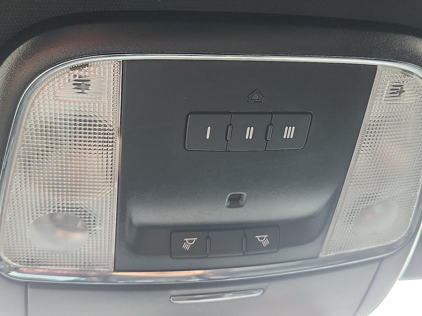 2019 GRAY /Black - X9 Chrysler 300 300S (2C3CCABG2KH) with an Pentastar 3.6L V-6 DOHC, variable valve control, regular unleaded, engine with 300HP engine, located at 4711 Ave Q, Lubbock, TX, 79412, (806) 687-2362, 33.551304, -101.855293- Photo#18