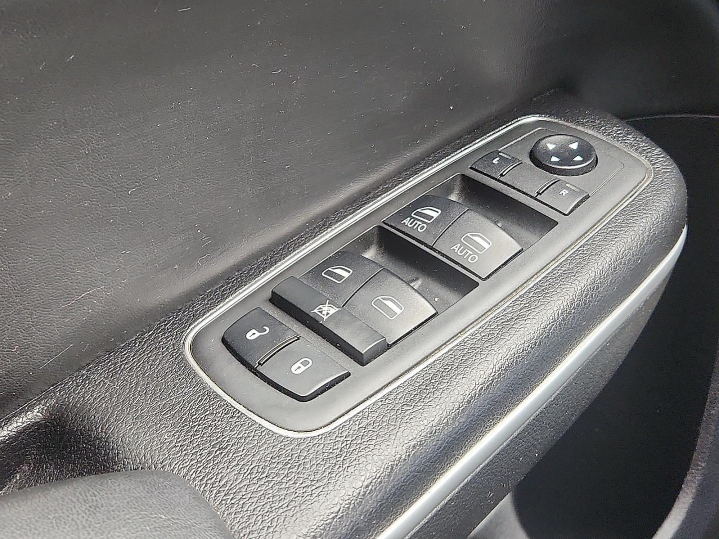 2019 GRAY /Black - X9 Chrysler 300 300S (2C3CCABG2KH) with an Pentastar 3.6L V-6 DOHC, variable valve control, regular unleaded, engine with 300HP engine, located at 4711 Ave Q, Lubbock, TX, 79412, (806) 687-2362, 33.551304, -101.855293- Photo#20