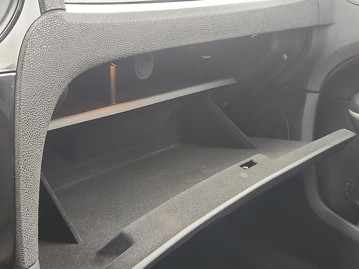 2019 GRAY /Black - X9 Chrysler 300 300S (2C3CCABG2KH) with an Pentastar 3.6L V-6 DOHC, variable valve control, regular unleaded, engine with 300HP engine, located at 4711 Ave Q, Lubbock, TX, 79412, (806) 687-2362, 33.551304, -101.855293- Photo#23