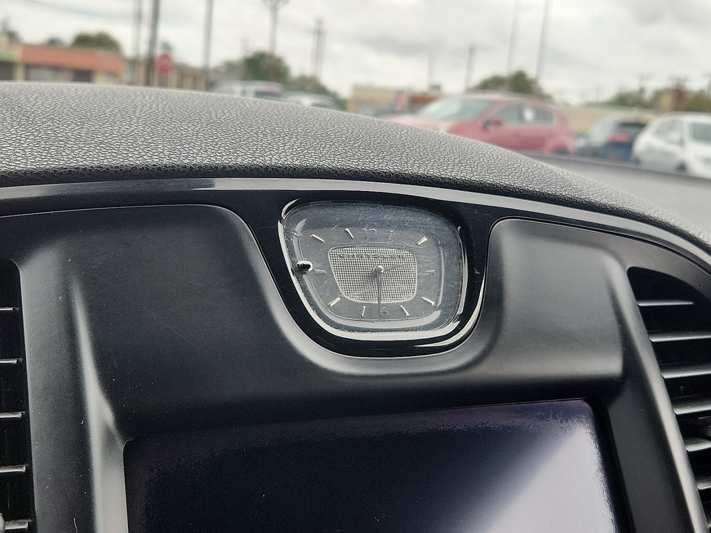 2019 GRAY /Black - X9 Chrysler 300 300S (2C3CCABG2KH) with an Pentastar 3.6L V-6 DOHC, variable valve control, regular unleaded, engine with 300HP engine, located at 4711 Ave Q, Lubbock, TX, 79412, (806) 687-2362, 33.551304, -101.855293- Photo#25