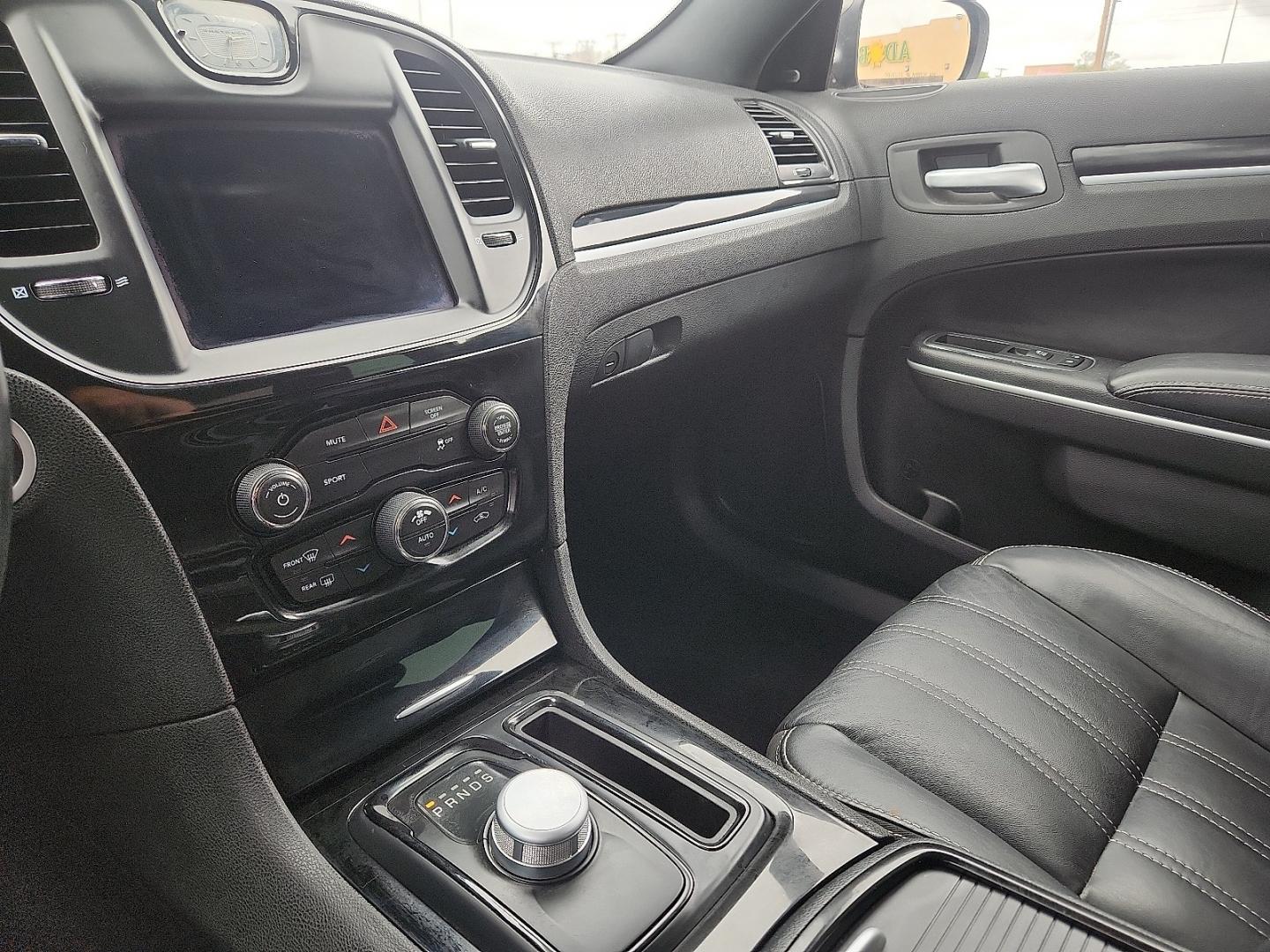 2019 GRAY /Black - X9 Chrysler 300 300S (2C3CCABG2KH) with an Pentastar 3.6L V-6 DOHC, variable valve control, regular unleaded, engine with 300HP engine, located at 4711 Ave Q, Lubbock, TX, 79412, (806) 687-2362, 33.551304, -101.855293- Photo#29