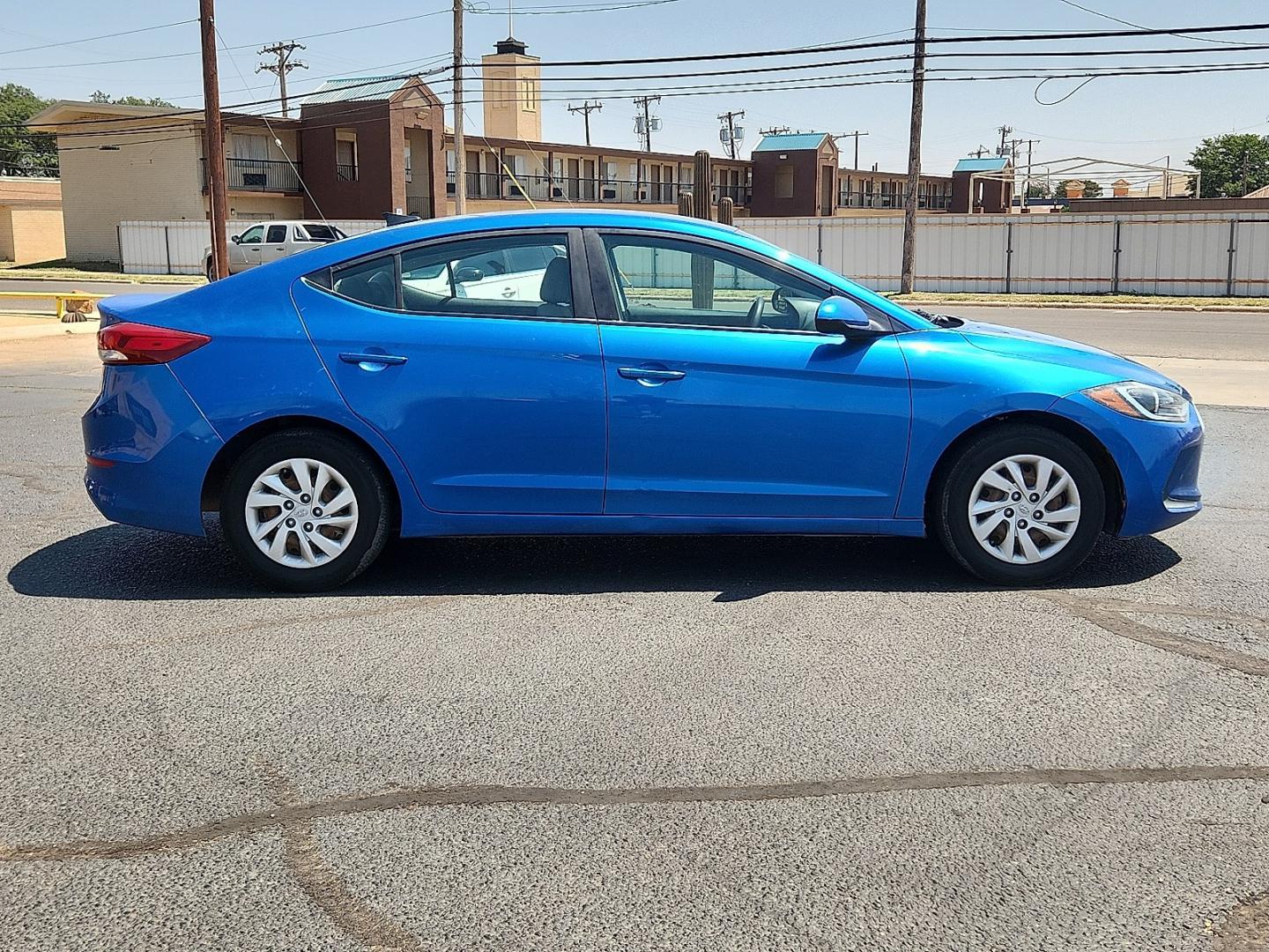 2017 BLUE /Beige - XA Hyundai Elantra SE (5NPD74LF9HH) with an Nu 2L I-4 DOHC, D-CVVT variable valve control, regular unleaded, engine with 147HP engine, located at 4711 Ave Q, Lubbock, TX, 79412, (806) 687-2362, 33.551304, -101.855293- Photo#4