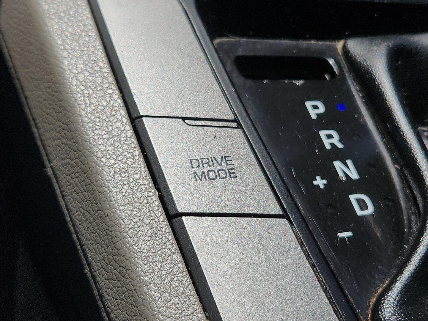 2017 BLUE /Beige - XA Hyundai Elantra SE (5NPD74LF9HH) with an Nu 2L I-4 DOHC, D-CVVT variable valve control, regular unleaded, engine with 147HP engine, located at 4711 Ave Q, Lubbock, TX, 79412, (806) 687-2362, 33.551304, -101.855293- Photo#26