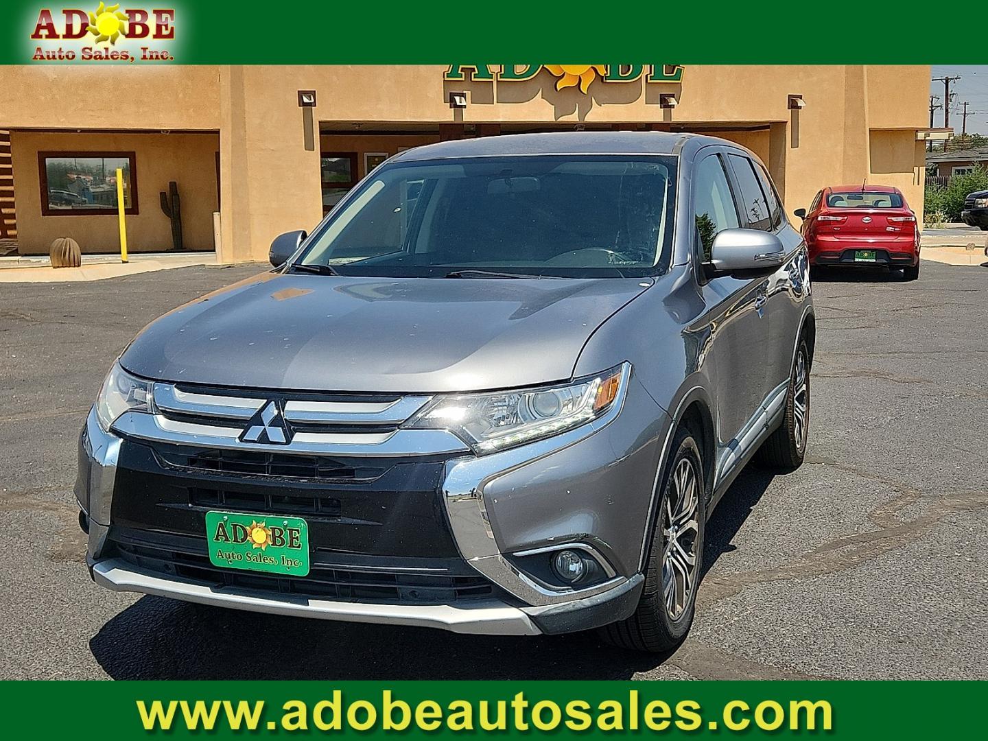 2018 SILVER /Black - 01X Mitsubishi Outlander SE (JA4AD3A38JZ) with an 2.4L I-4 variable valve control, regular unleaded, engine with 166HP engine, located at 4711 Ave Q, Lubbock, TX, 79412, (806) 687-2362, 33.551304, -101.855293- Photo#0