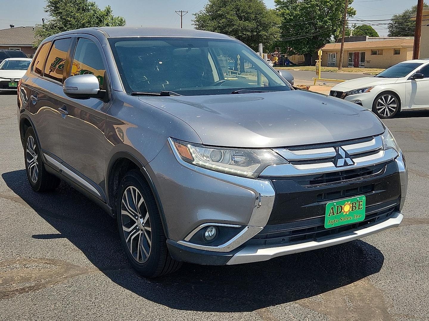 2018 SILVER /Black - 01X Mitsubishi Outlander SE (JA4AD3A38JZ) with an 2.4L I-4 variable valve control, regular unleaded, engine with 166HP engine, located at 4711 Ave Q, Lubbock, TX, 79412, (806) 687-2362, 33.551304, -101.855293- Photo#5