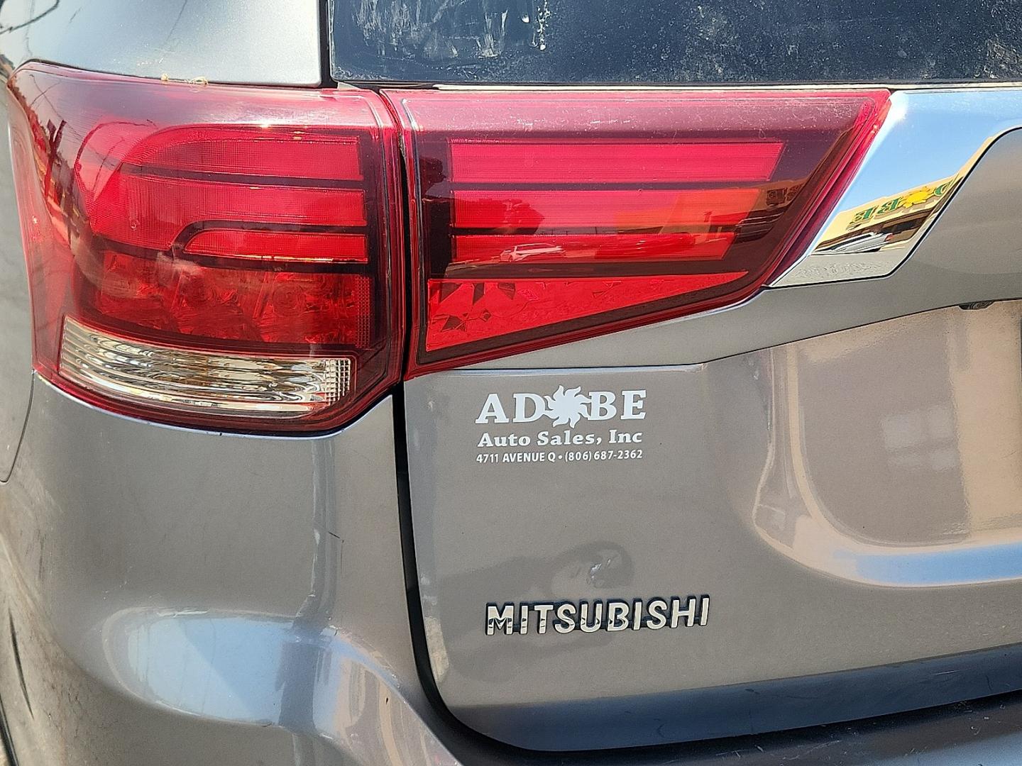 2018 SILVER /Black - 01X Mitsubishi Outlander SE (JA4AD3A38JZ) with an 2.4L I-4 variable valve control, regular unleaded, engine with 166HP engine, located at 4711 Ave Q, Lubbock, TX, 79412, (806) 687-2362, 33.551304, -101.855293- Photo#8