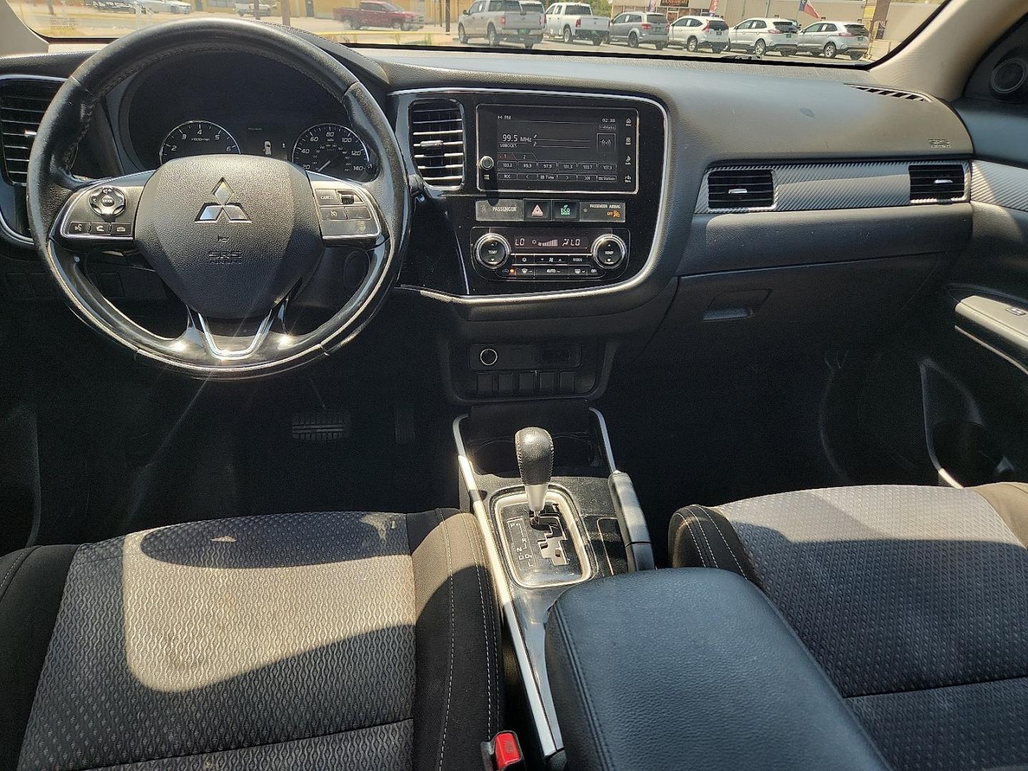2018 SILVER /Black - 01X Mitsubishi Outlander SE (JA4AD3A38JZ) with an 2.4L I-4 variable valve control, regular unleaded, engine with 166HP engine, located at 4711 Ave Q, Lubbock, TX, 79412, (806) 687-2362, 33.551304, -101.855293- Photo#14