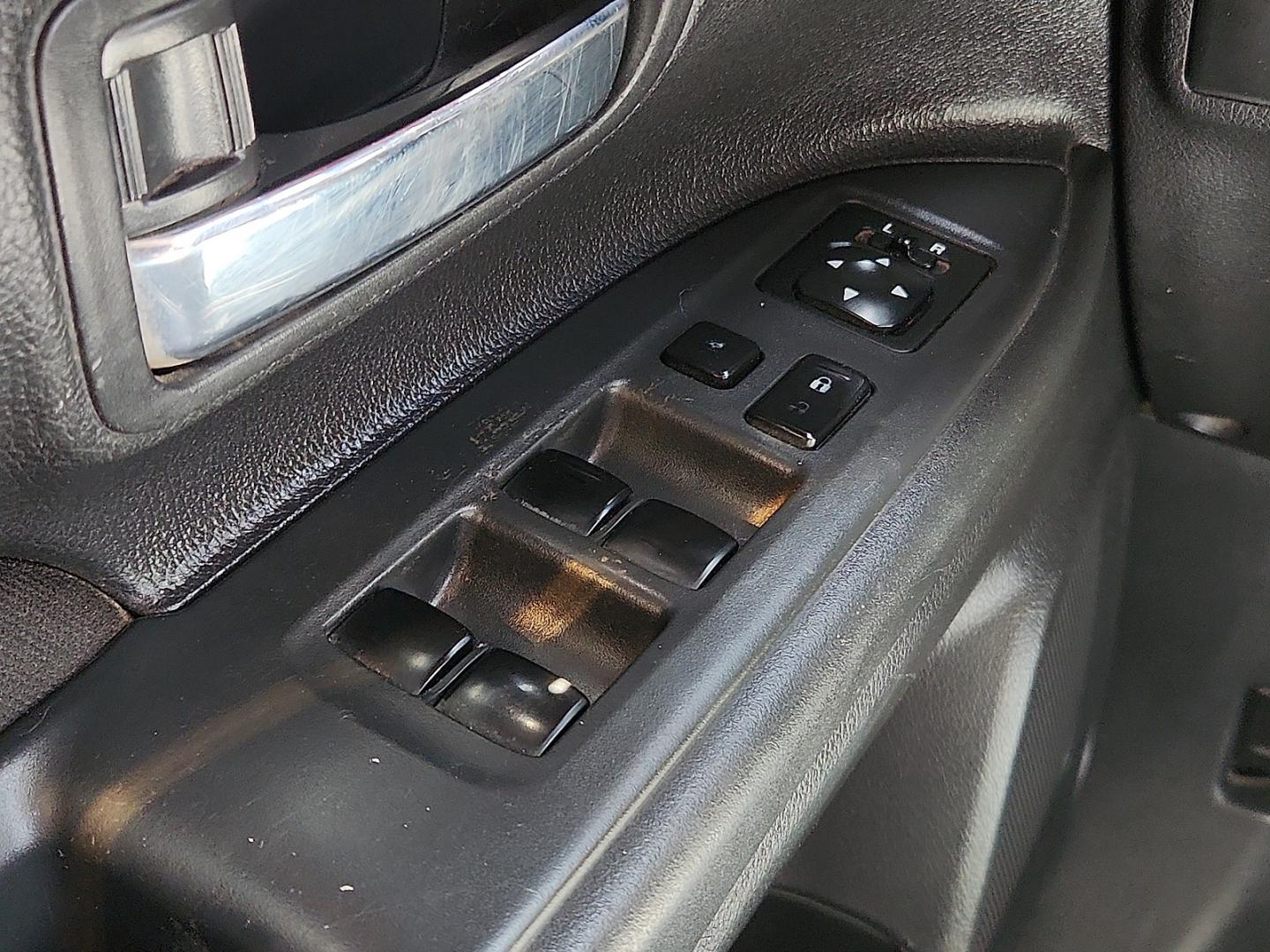 2018 SILVER /Black - 01X Mitsubishi Outlander SE (JA4AD3A38JZ) with an 2.4L I-4 variable valve control, regular unleaded, engine with 166HP engine, located at 4711 Ave Q, Lubbock, TX, 79412, (806) 687-2362, 33.551304, -101.855293- Photo#18