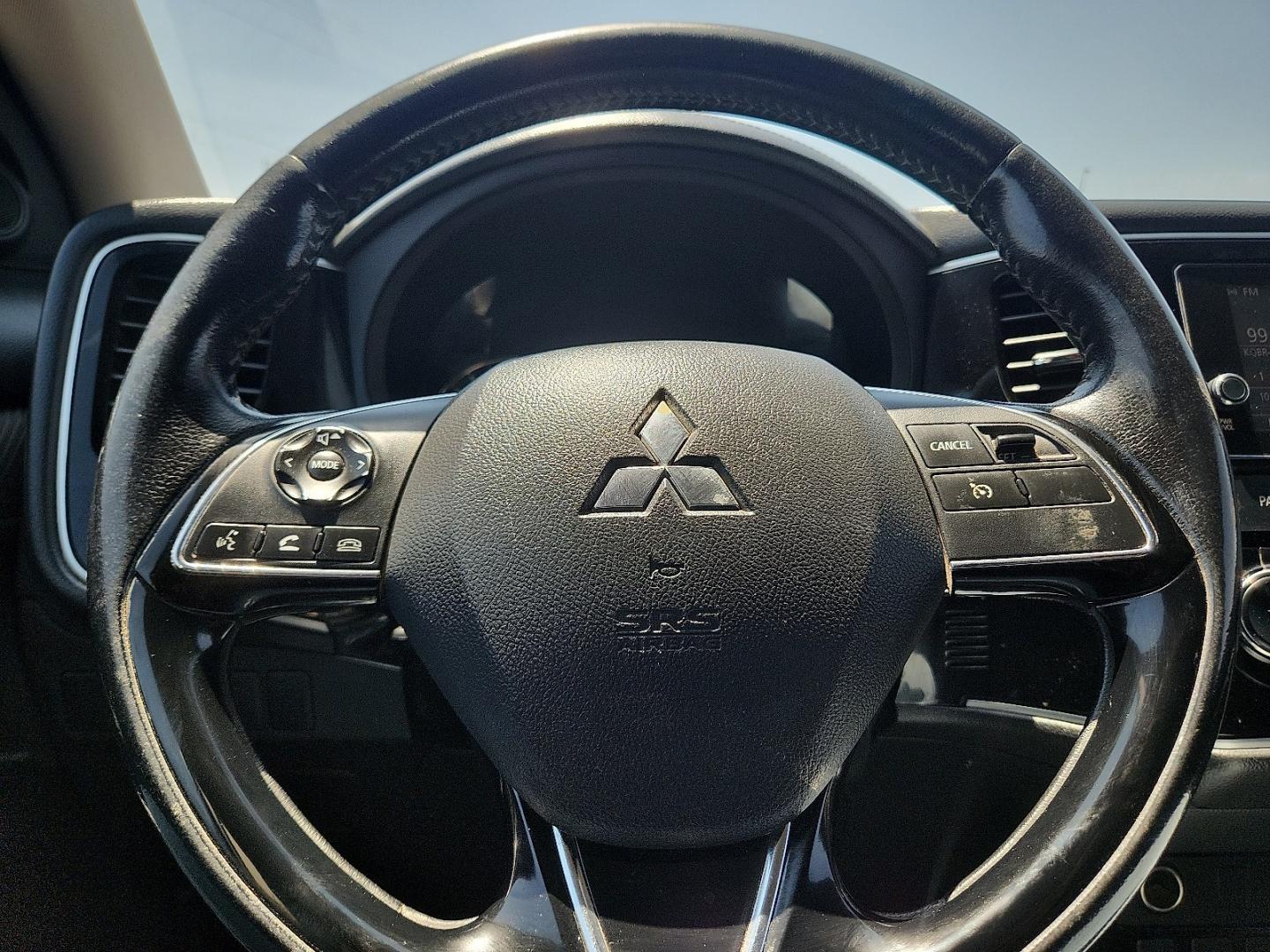 2018 SILVER /Black - 01X Mitsubishi Outlander SE (JA4AD3A38JZ) with an 2.4L I-4 variable valve control, regular unleaded, engine with 166HP engine, located at 4711 Ave Q, Lubbock, TX, 79412, (806) 687-2362, 33.551304, -101.855293- Photo#28