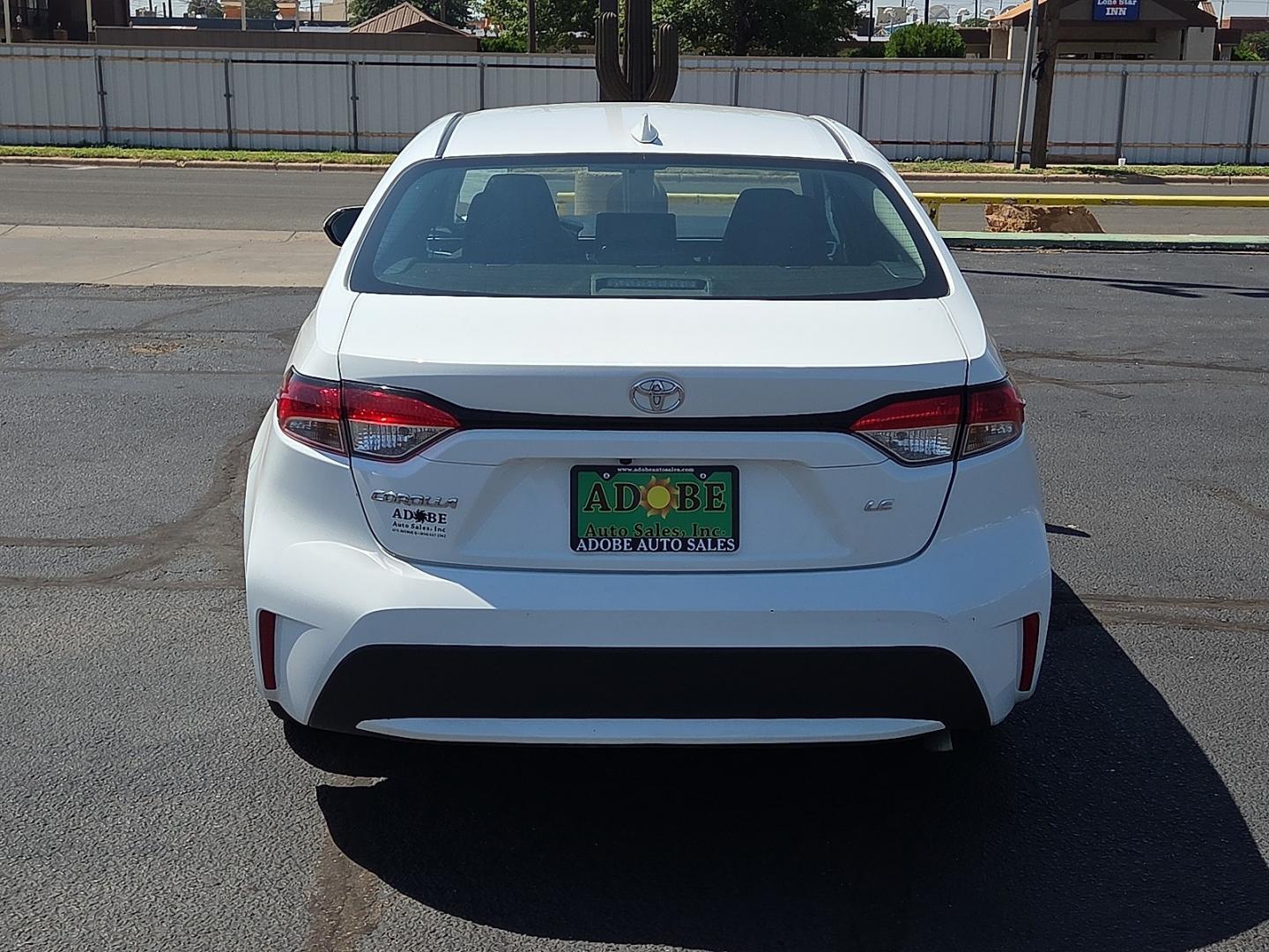 2022 White - 040 /Black - 20 Toyota Corolla LE (5YFEPMAE1NP) with an 1.8L I-4 DOHC, VVT-i variable valve control, regular unleaded, engine with 139HP engine, located at 4711 Ave Q, Lubbock, TX, 79412, (806) 687-2362, 33.551304, -101.855293- Photo#3