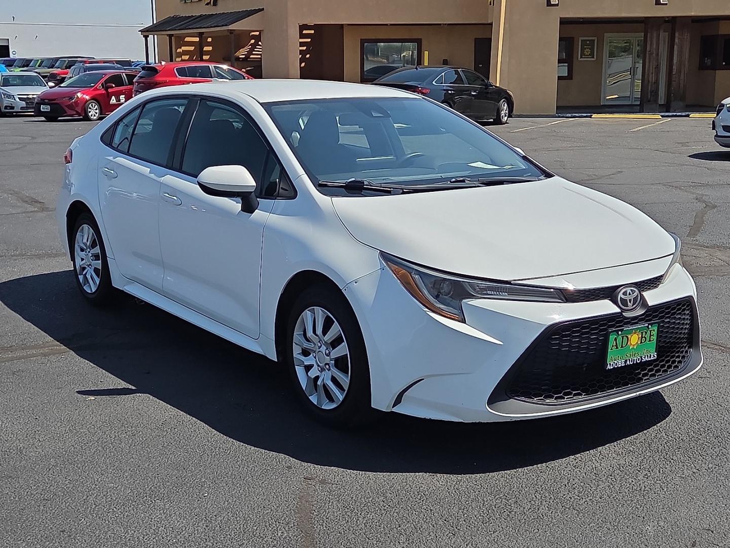 2022 White - 040 /Black - 20 Toyota Corolla LE (5YFEPMAE1NP) with an 1.8L I-4 DOHC, VVT-i variable valve control, regular unleaded, engine with 139HP engine, located at 4711 Ave Q, Lubbock, TX, 79412, (806) 687-2362, 33.551304, -101.855293- Photo#6