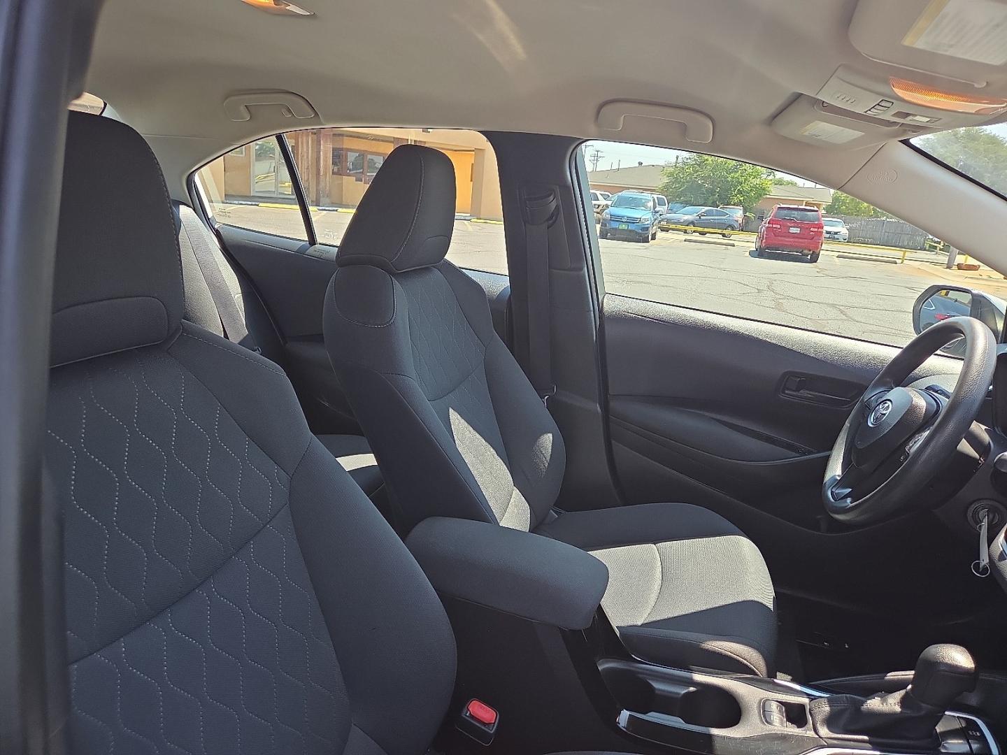 2022 White - 040 /Black - 20 Toyota Corolla LE (5YFEPMAE1NP) with an 1.8L I-4 DOHC, VVT-i variable valve control, regular unleaded, engine with 139HP engine, located at 4711 Ave Q, Lubbock, TX, 79412, (806) 687-2362, 33.551304, -101.855293- Photo#12