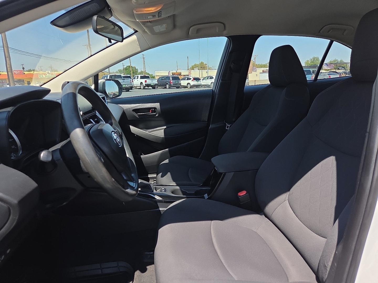 2022 White - 040 /Black - 20 Toyota Corolla LE (5YFEPMAE1NP) with an 1.8L I-4 DOHC, VVT-i variable valve control, regular unleaded, engine with 139HP engine, located at 4711 Ave Q, Lubbock, TX, 79412, (806) 687-2362, 33.551304, -101.855293- Photo#23
