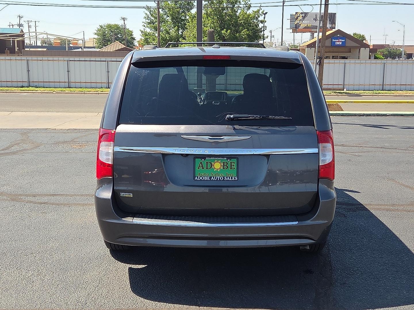 2016 Granite Crystal Metallic Clearcoat - PAU /Black/Light Graystone - X1 Chrysler Town and Country Touring (2C4RC1BG8GR) with an Pentastar 3.6L V-6 DOHC, variable valve control, regular unleaded, engine with 283HP engine, located at 4711 Ave Q, Lubbock, TX, 79412, (806) 687-2362, 33.551304, -101.855293- Photo#3