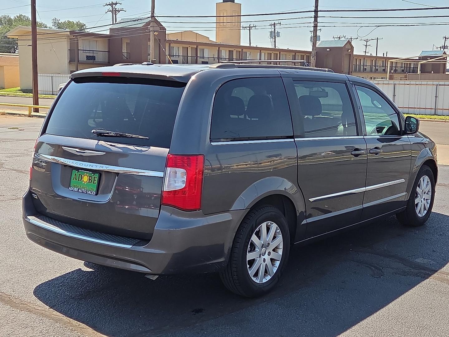 2016 Granite Crystal Metallic Clearcoat - PAU /Black/Light Graystone - X1 Chrysler Town and Country Touring (2C4RC1BG8GR) with an Pentastar 3.6L V-6 DOHC, variable valve control, regular unleaded, engine with 283HP engine, located at 4711 Ave Q, Lubbock, TX, 79412, (806) 687-2362, 33.551304, -101.855293- Photo#4