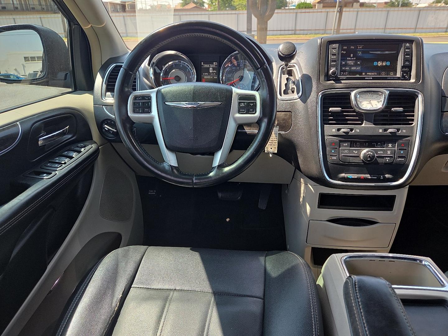 2016 Granite Crystal Metallic Clearcoat - PAU /Black/Light Graystone - X1 Chrysler Town and Country Touring (2C4RC1BG8GR) with an Pentastar 3.6L V-6 DOHC, variable valve control, regular unleaded, engine with 283HP engine, located at 4711 Ave Q, Lubbock, TX, 79412, (806) 687-2362, 33.551304, -101.855293- Photo#19