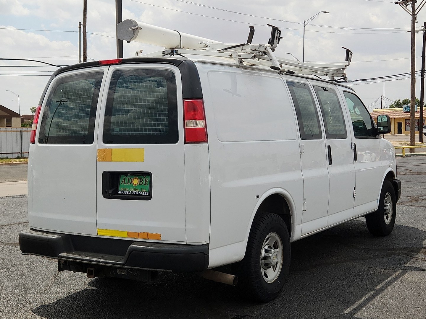 2013 WHITE /Medium Pewter - 93W Chevrolet Express 2500 Work Van (1GCWGFCA0D1) with an Vortec 4.8L V-8 variable valve control, regular unleaded, engine with 280HP engine, located at 4711 Ave Q, Lubbock, TX, 79412, (806) 687-2362, 33.551304, -101.855293- Photo#3