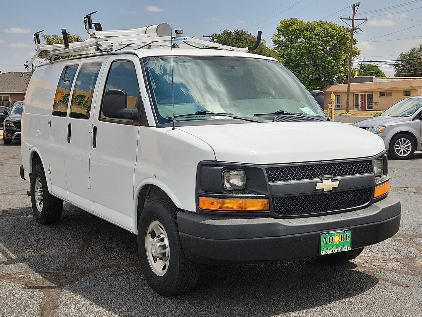 2013 WHITE /Medium Pewter - 93W Chevrolet Express 2500 Work Van (1GCWGFCA0D1) with an Vortec 4.8L V-8 variable valve control, regular unleaded, engine with 280HP engine, located at 4711 Ave Q, Lubbock, TX, 79412, (806) 687-2362, 33.551304, -101.855293- Photo#5