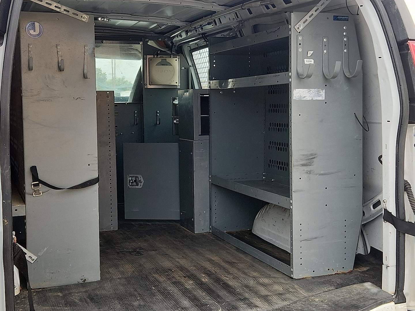2013 WHITE /Medium Pewter - 93W Chevrolet Express 2500 Work Van (1GCWGFCA0D1) with an Vortec 4.8L V-8 variable valve control, regular unleaded, engine with 280HP engine, located at 4711 Ave Q, Lubbock, TX, 79412, (806) 687-2362, 33.551304, -101.855293- Photo#9