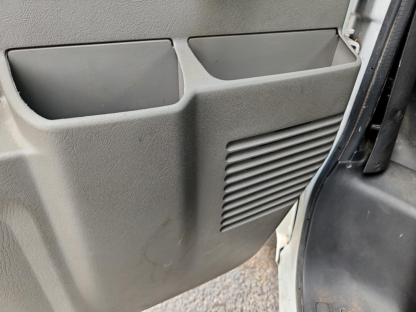 2013 WHITE /Medium Pewter - 93W Chevrolet Express 2500 Work Van (1GCWGFCA0D1) with an Vortec 4.8L V-8 variable valve control, regular unleaded, engine with 280HP engine, located at 4711 Ave Q, Lubbock, TX, 79412, (806) 687-2362, 33.551304, -101.855293- Photo#14