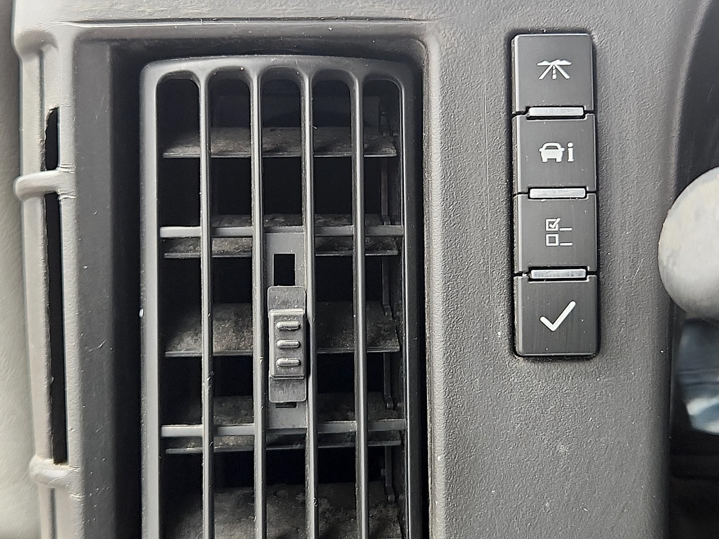 2013 WHITE /Medium Pewter - 93W Chevrolet Express 2500 Work Van (1GCWGFCA0D1) with an Vortec 4.8L V-8 variable valve control, regular unleaded, engine with 280HP engine, located at 4711 Ave Q, Lubbock, TX, 79412, (806) 687-2362, 33.551304, -101.855293- Photo#25