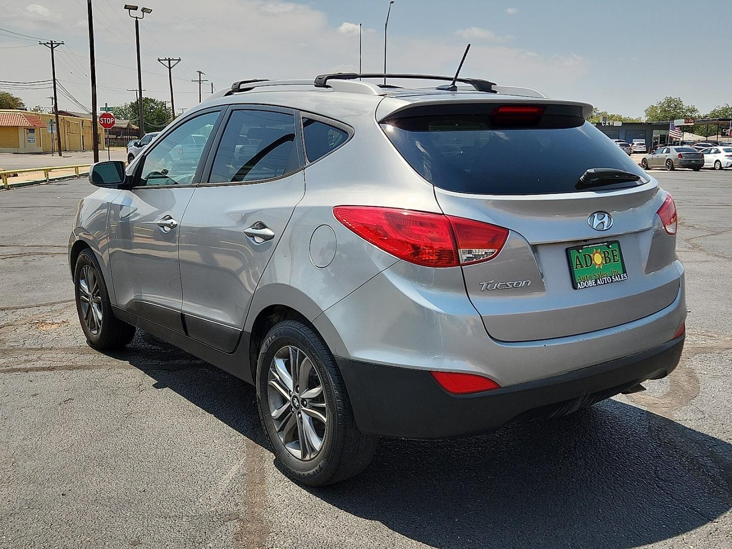 2015 GRAY /Beige Two-tone - MBS Hyundai Tucson SE (KM8JU3AG5FU) with an Theta II 2.4L I-4 gasoline direct injection, DOHC, variable valve control, regular unleaded, engine with 182HP engine, located at 4711 Ave Q, Lubbock, TX, 79412, (806) 687-2362, 33.551304, -101.855293- Photo#2