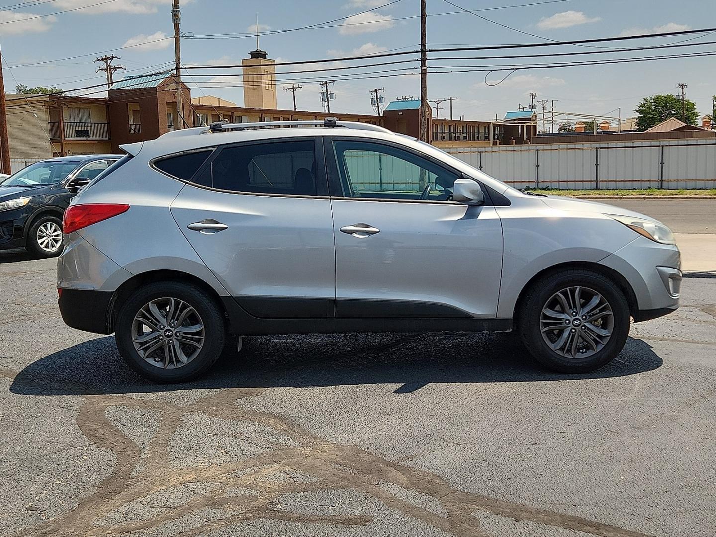 2015 GRAY /Beige Two-tone - MBS Hyundai Tucson SE (KM8JU3AG5FU) with an Theta II 2.4L I-4 gasoline direct injection, DOHC, variable valve control, regular unleaded, engine with 182HP engine, located at 4711 Ave Q, Lubbock, TX, 79412, (806) 687-2362, 33.551304, -101.855293- Photo#4