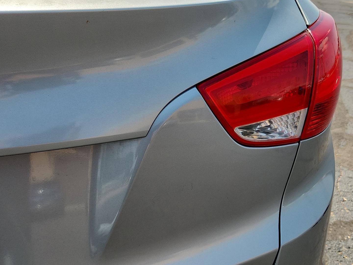 2015 GRAY /Beige Two-tone - MBS Hyundai Tucson SE (KM8JU3AG5FU) with an Theta II 2.4L I-4 gasoline direct injection, DOHC, variable valve control, regular unleaded, engine with 182HP engine, located at 4711 Ave Q, Lubbock, TX, 79412, (806) 687-2362, 33.551304, -101.855293- Photo#8