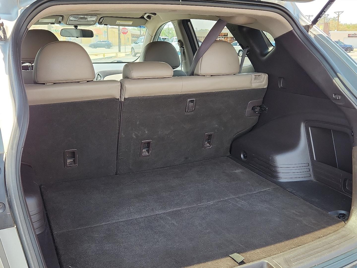 2015 GRAY /Beige Two-tone - MBS Hyundai Tucson SE (KM8JU3AG5FU) with an Theta II 2.4L I-4 gasoline direct injection, DOHC, variable valve control, regular unleaded, engine with 182HP engine, located at 4711 Ave Q, Lubbock, TX, 79412, (806) 687-2362, 33.551304, -101.855293- Photo#9