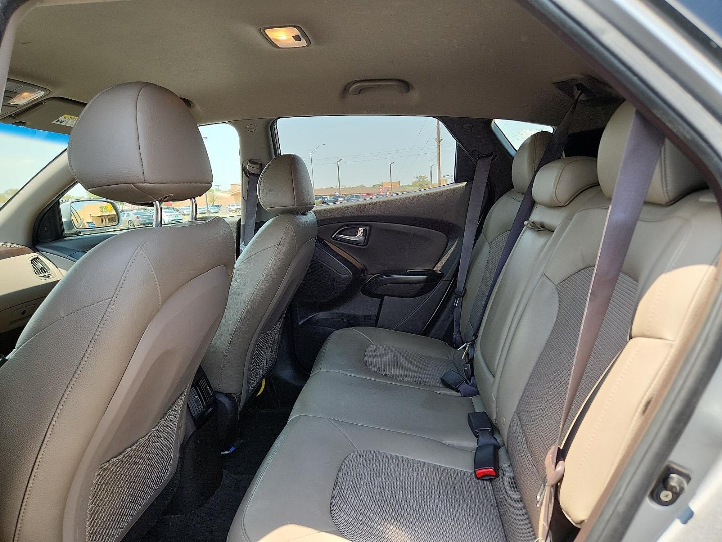 2015 GRAY /Beige Two-tone - MBS Hyundai Tucson SE (KM8JU3AG5FU) with an Theta II 2.4L I-4 gasoline direct injection, DOHC, variable valve control, regular unleaded, engine with 182HP engine, located at 4711 Ave Q, Lubbock, TX, 79412, (806) 687-2362, 33.551304, -101.855293- Photo#11