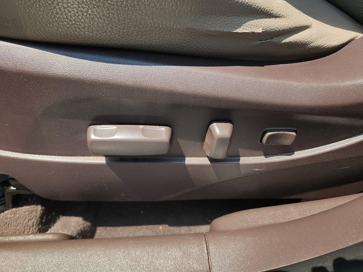 2015 GRAY /Beige Two-tone - MBS Hyundai Tucson SE (KM8JU3AG5FU) with an Theta II 2.4L I-4 gasoline direct injection, DOHC, variable valve control, regular unleaded, engine with 182HP engine, located at 4711 Ave Q, Lubbock, TX, 79412, (806) 687-2362, 33.551304, -101.855293- Photo#18