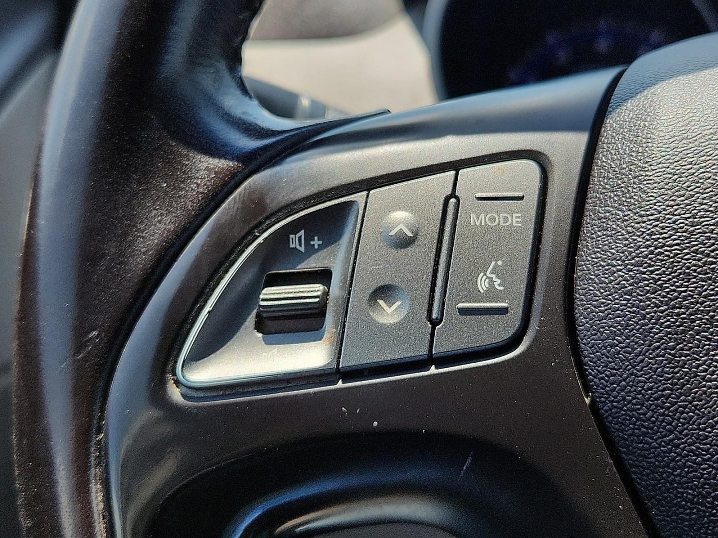2015 GRAY /Beige Two-tone - MBS Hyundai Tucson SE (KM8JU3AG5FU) with an Theta II 2.4L I-4 gasoline direct injection, DOHC, variable valve control, regular unleaded, engine with 182HP engine, located at 4711 Ave Q, Lubbock, TX, 79412, (806) 687-2362, 33.551304, -101.855293- Photo#23