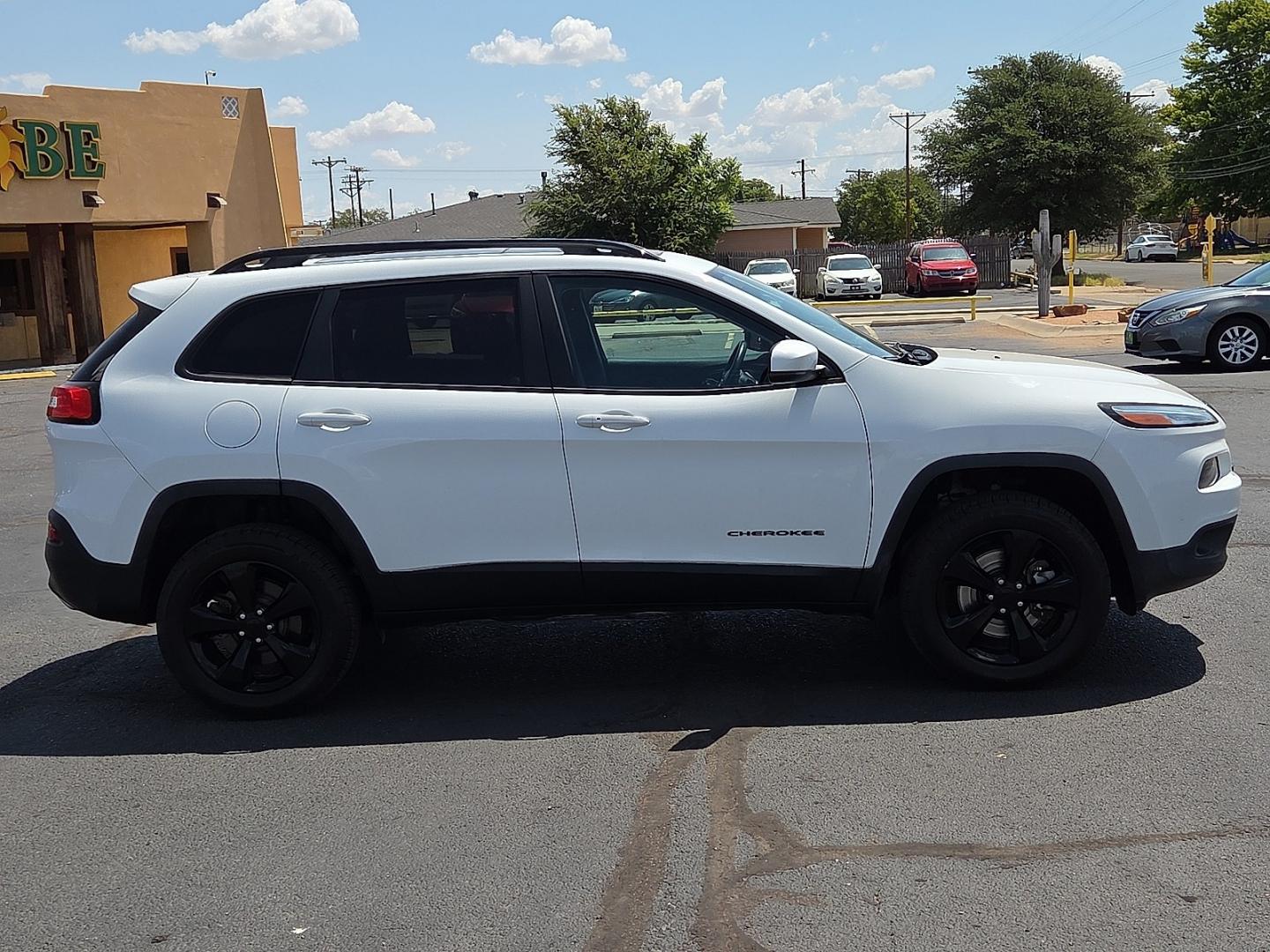 2016 Bright White Clearcoat - PW7 /Black - X9 Jeep Cherokee High Altitude (1C4PJMDS7GW) with an Pentastar 3.2L V-6 DOHC, regular unleaded, engine with 271HP engine, located at 4711 Ave Q, Lubbock, TX, 79412, (806) 687-2362, 33.551304, -101.855293- Photo#5