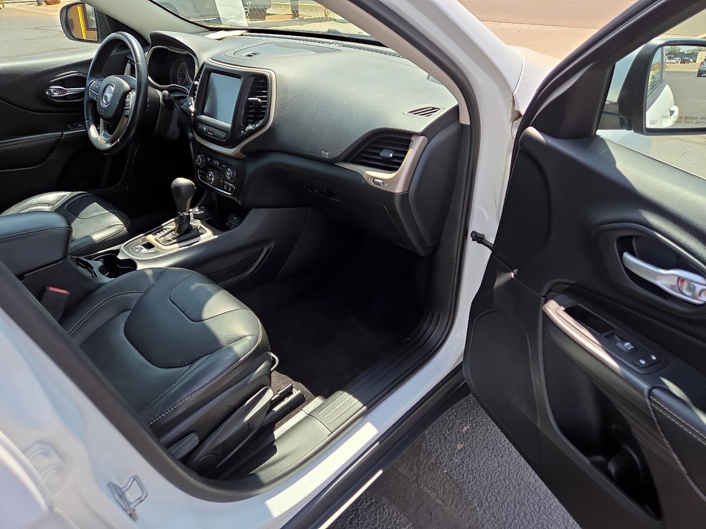 2016 Bright White Clearcoat - PW7 /Black - X9 Jeep Cherokee High Altitude (1C4PJMDS7GW) with an Pentastar 3.2L V-6 DOHC, regular unleaded, engine with 271HP engine, located at 4711 Ave Q, Lubbock, TX, 79412, (806) 687-2362, 33.551304, -101.855293- Photo#12