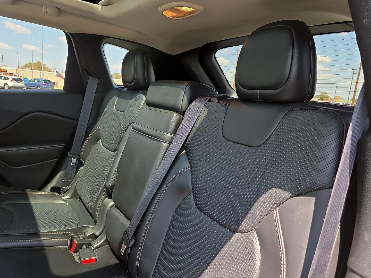 2016 Bright White Clearcoat - PW7 /Black - X9 Jeep Cherokee High Altitude (1C4PJMDS7GW) with an Pentastar 3.2L V-6 DOHC, regular unleaded, engine with 271HP engine, located at 4711 Ave Q, Lubbock, TX, 79412, (806) 687-2362, 33.551304, -101.855293- Photo#19