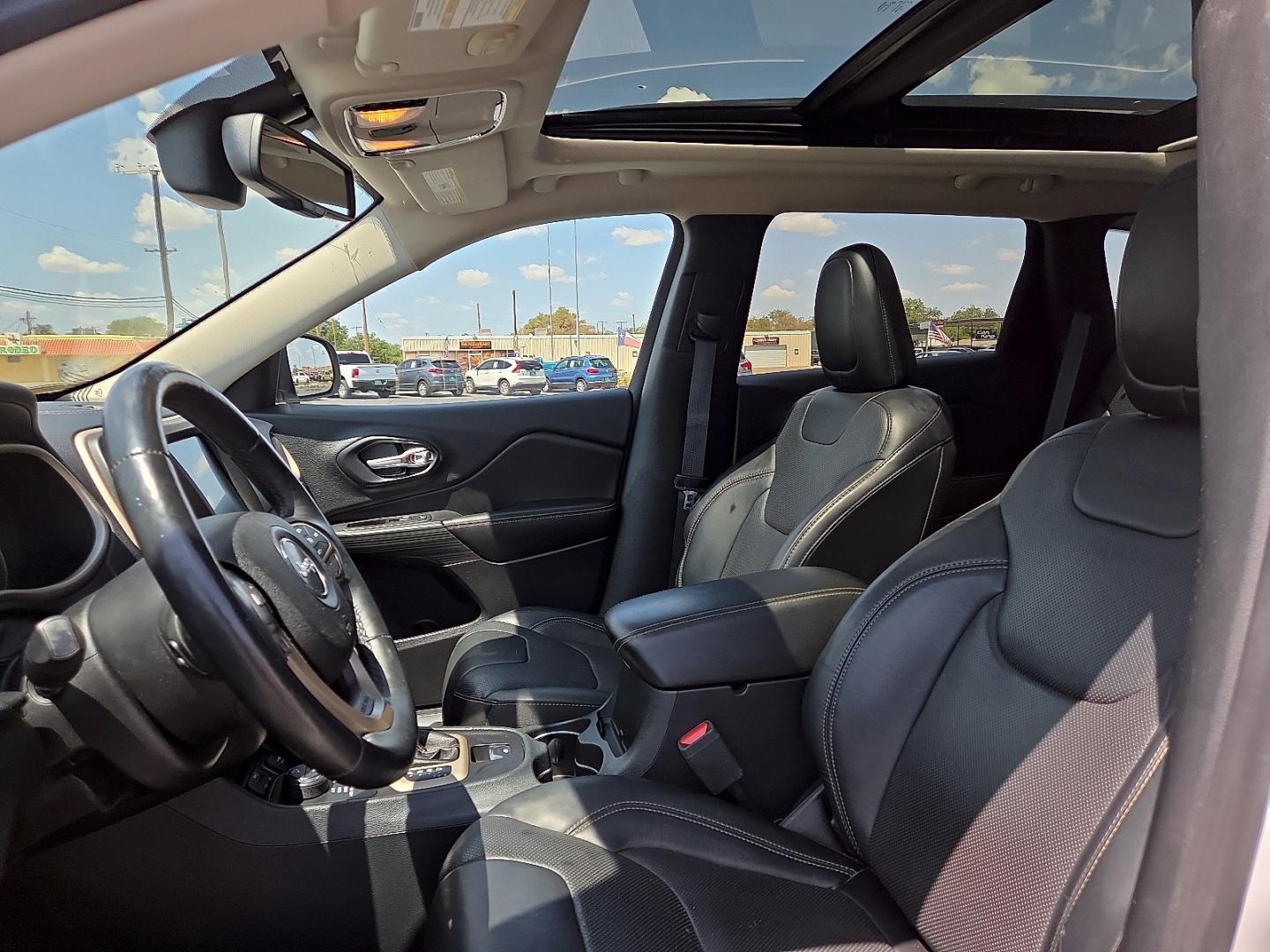 2016 Bright White Clearcoat - PW7 /Black - X9 Jeep Cherokee High Altitude (1C4PJMDS7GW) with an Pentastar 3.2L V-6 DOHC, regular unleaded, engine with 271HP engine, located at 4711 Ave Q, Lubbock, TX, 79412, (806) 687-2362, 33.551304, -101.855293- Photo#22