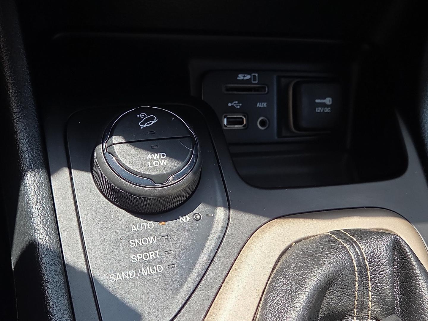 2016 Bright White Clearcoat - PW7 /Black - X9 Jeep Cherokee High Altitude (1C4PJMDS7GW) with an Pentastar 3.2L V-6 DOHC, regular unleaded, engine with 271HP engine, located at 4711 Ave Q, Lubbock, TX, 79412, (806) 687-2362, 33.551304, -101.855293- Photo#26