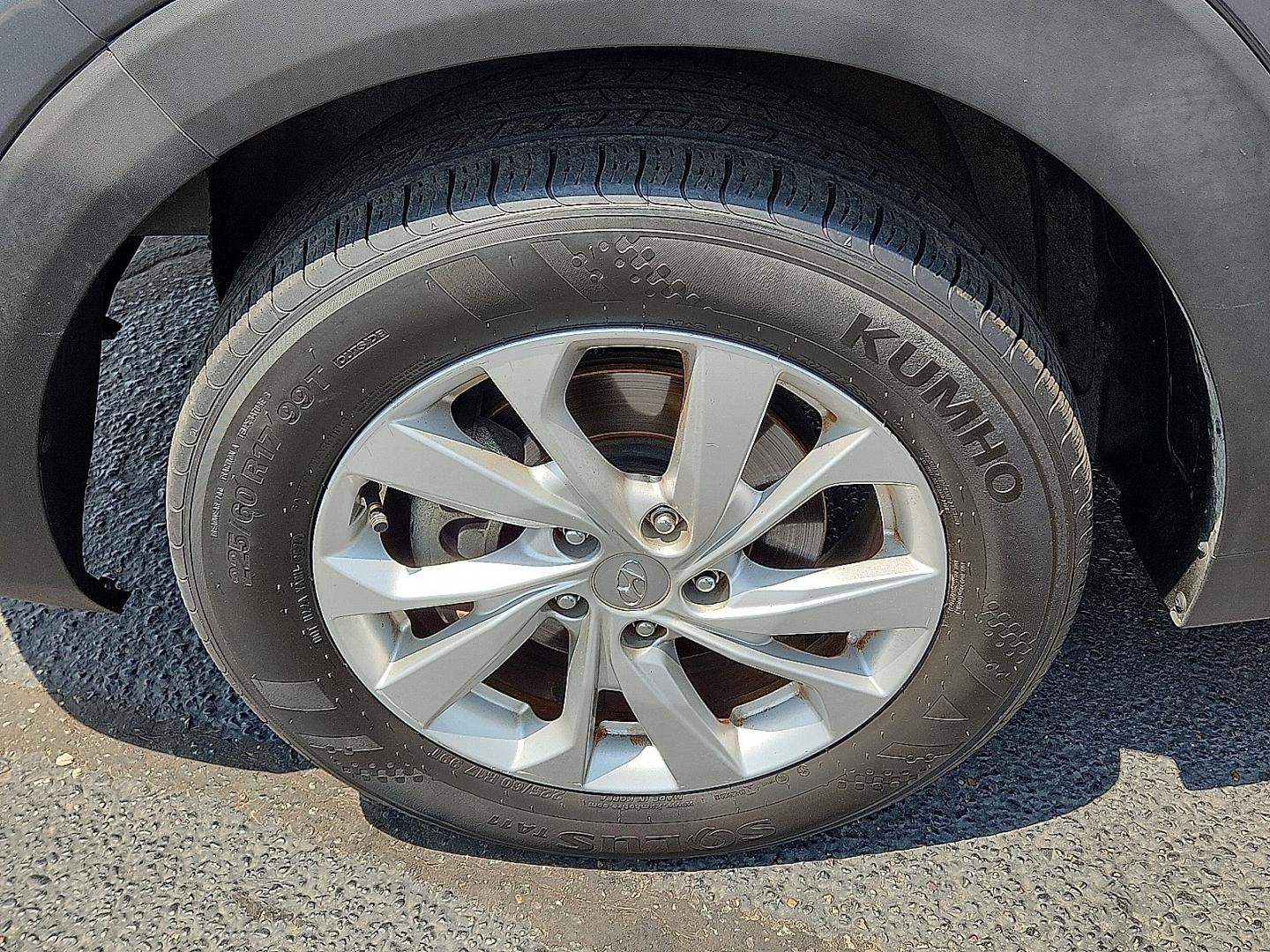 2019 GRAY /Black - TRY Hyundai Tucson SE (KM8J23A48KU) with an Nu 2L I-4 gasoline direct injection, DOHC, D-CVVT variable valve control, regular unleaded, engine with 161HP engine, located at 4711 Ave Q, Lubbock, TX, 79412, (806) 687-2362, 33.551304, -101.855293- Photo#8