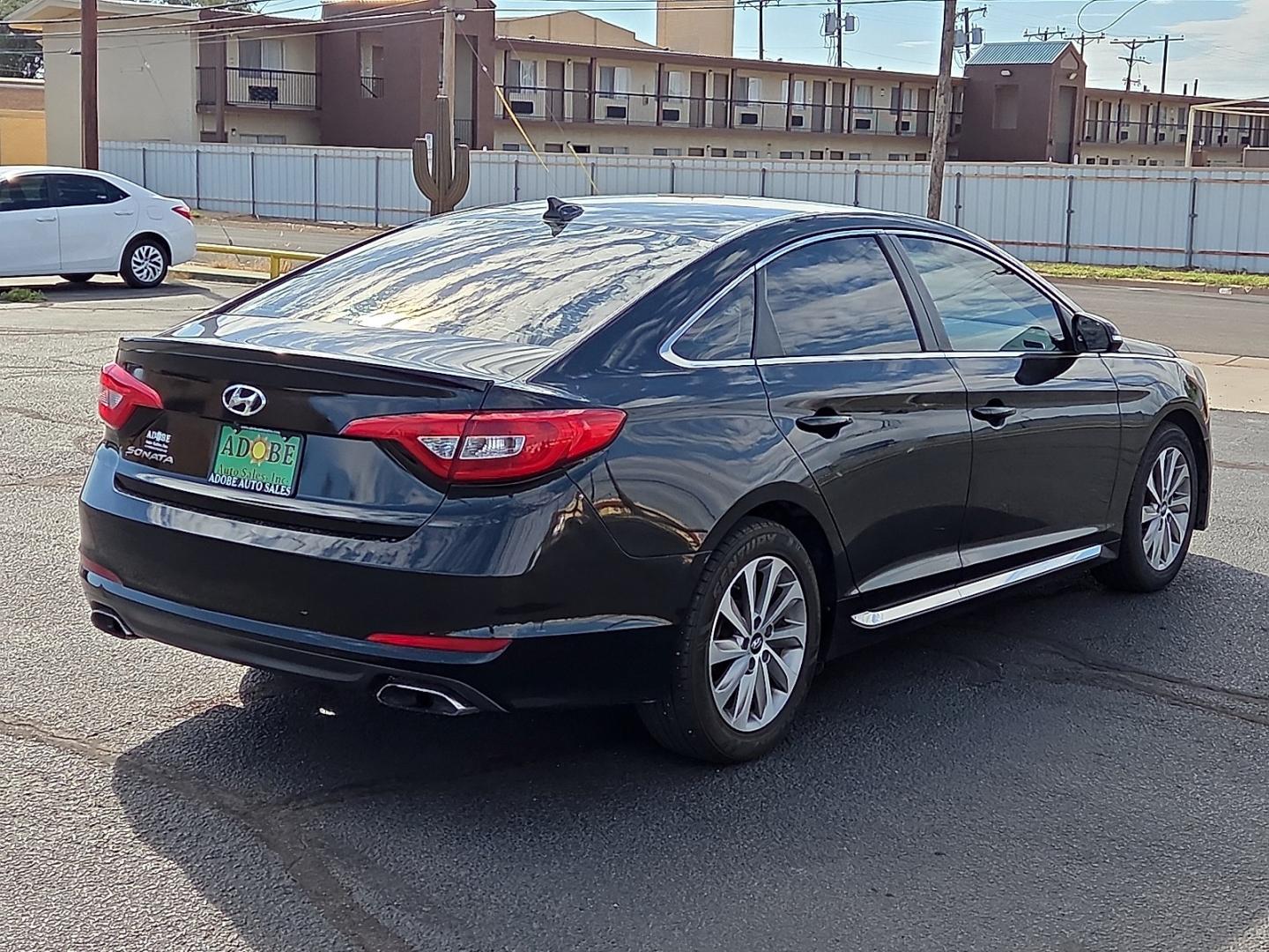 2015 Phantom Black - S3 /Gray - GG Hyundai Sonata Sport (5NPE34AFXFH) with an 2.4L I-4 gasoline direct injection, DOHC, variable valve control, regular unleaded, engine with 185HP engine, located at 4711 Ave Q, Lubbock, TX, 79412, (806) 687-2362, 33.551304, -101.855293- Photo#4