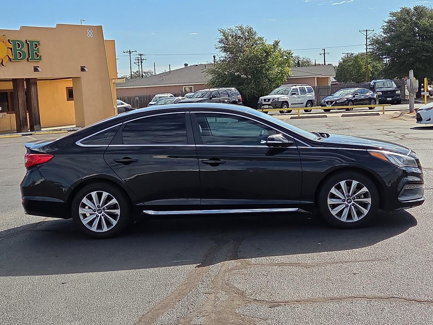 2015 Phantom Black - S3 /Gray - GG Hyundai Sonata Sport (5NPE34AFXFH) with an 2.4L I-4 gasoline direct injection, DOHC, variable valve control, regular unleaded, engine with 185HP engine, located at 4711 Ave Q, Lubbock, TX, 79412, (806) 687-2362, 33.551304, -101.855293- Photo#5