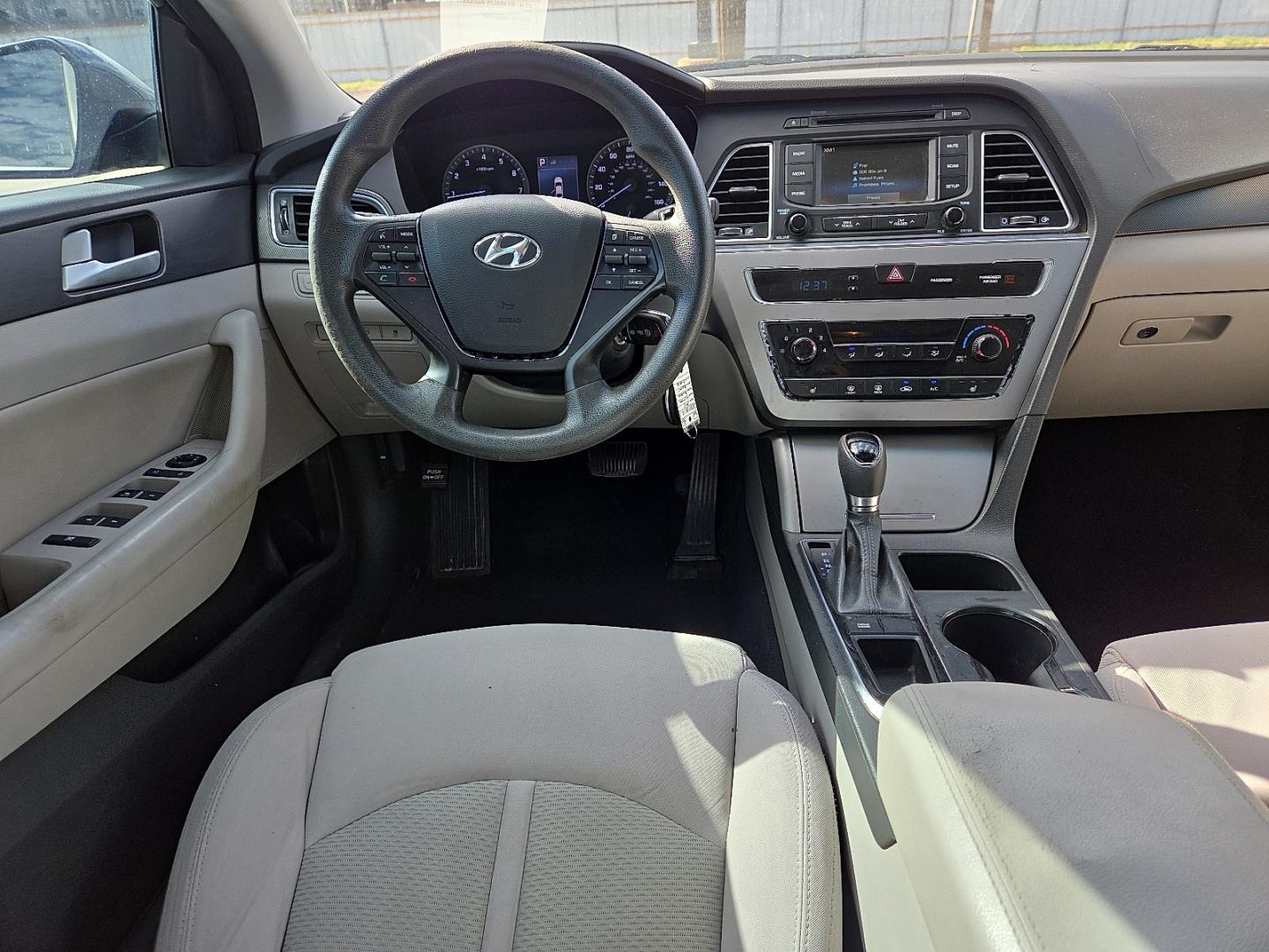 2015 Phantom Black - S3 /Gray - GG Hyundai Sonata Sport (5NPE34AFXFH) with an 2.4L I-4 gasoline direct injection, DOHC, variable valve control, regular unleaded, engine with 185HP engine, located at 4711 Ave Q, Lubbock, TX, 79412, (806) 687-2362, 33.551304, -101.855293- Photo#16