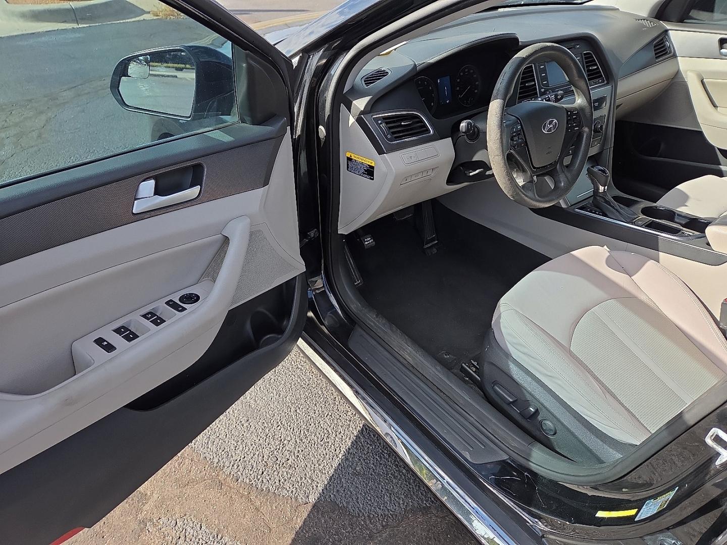 2015 Phantom Black - S3 /Gray - GG Hyundai Sonata Sport (5NPE34AFXFH) with an 2.4L I-4 gasoline direct injection, DOHC, variable valve control, regular unleaded, engine with 185HP engine, located at 4711 Ave Q, Lubbock, TX, 79412, (806) 687-2362, 33.551304, -101.855293- Photo#18