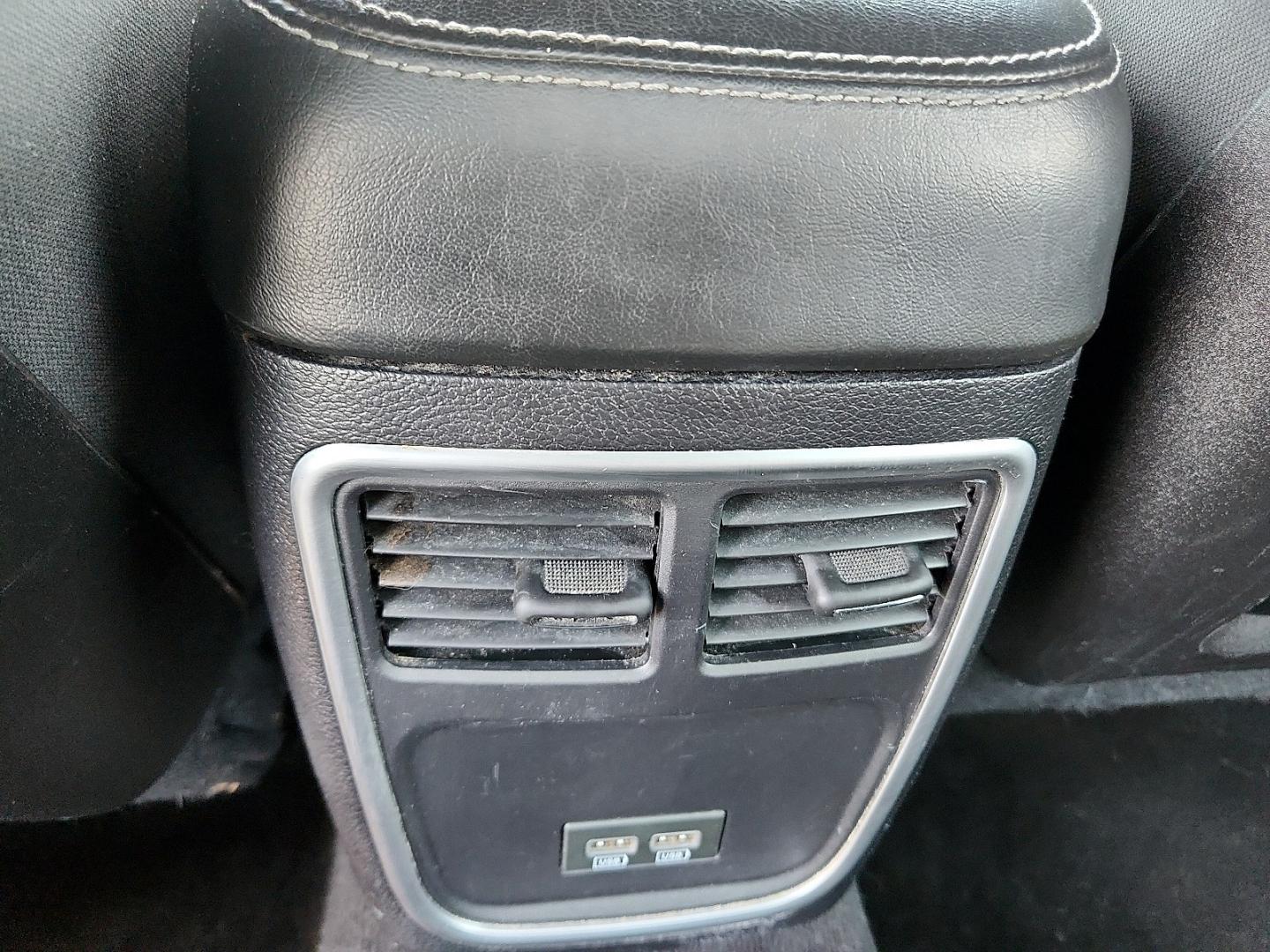 2015 SILVER /Black - X9 Dodge Charger SE (2C3CDXBG2FH) with an 3.6L V-6 DOHC, variable valve control, regular unleaded, engine with 292HP engine, located at 4711 Ave Q, Lubbock, TX, 79412, (806) 687-2362, 33.551304, -101.855293- Photo#11