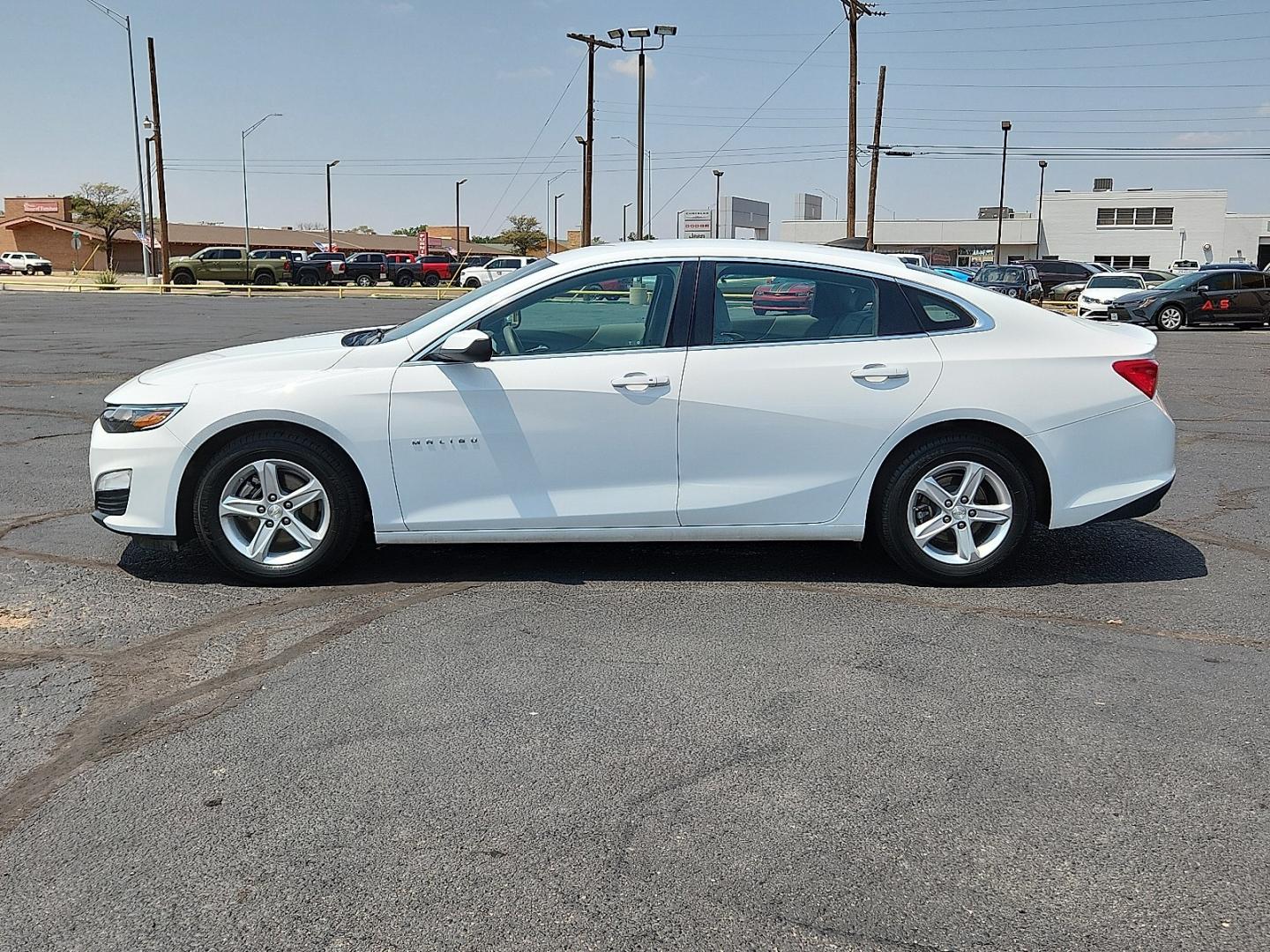 2020 WHITE /Dark Atmosphere/Medium Ash Gray - H1H Chevrolet Malibu FWD 1FL (1G1ZC5ST3LF) with an ECOTEC 1.5L I-4 gasoline direct injection, DOHC, VVT variable valve control, intercooled turbo, regular unleaded, engine with 160HP engine, located at 4711 Ave Q, Lubbock, TX, 79412, (806) 687-2362, 33.551304, -101.855293- Photo#1