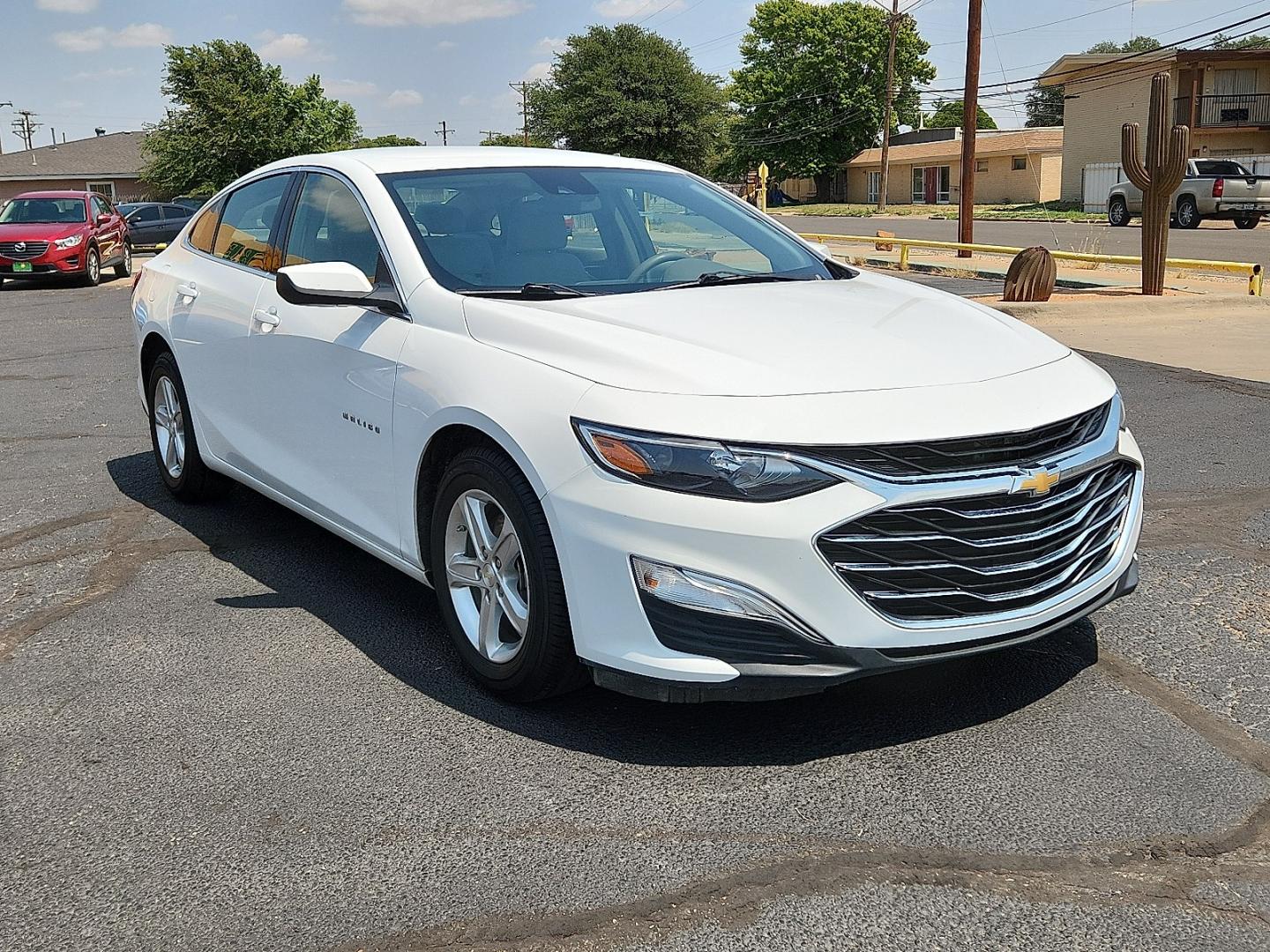 2020 WHITE /Dark Atmosphere/Medium Ash Gray - H1H Chevrolet Malibu FWD 1FL (1G1ZC5ST3LF) with an ECOTEC 1.5L I-4 gasoline direct injection, DOHC, VVT variable valve control, intercooled turbo, regular unleaded, engine with 160HP engine, located at 4711 Ave Q, Lubbock, TX, 79412, (806) 687-2362, 33.551304, -101.855293- Photo#5