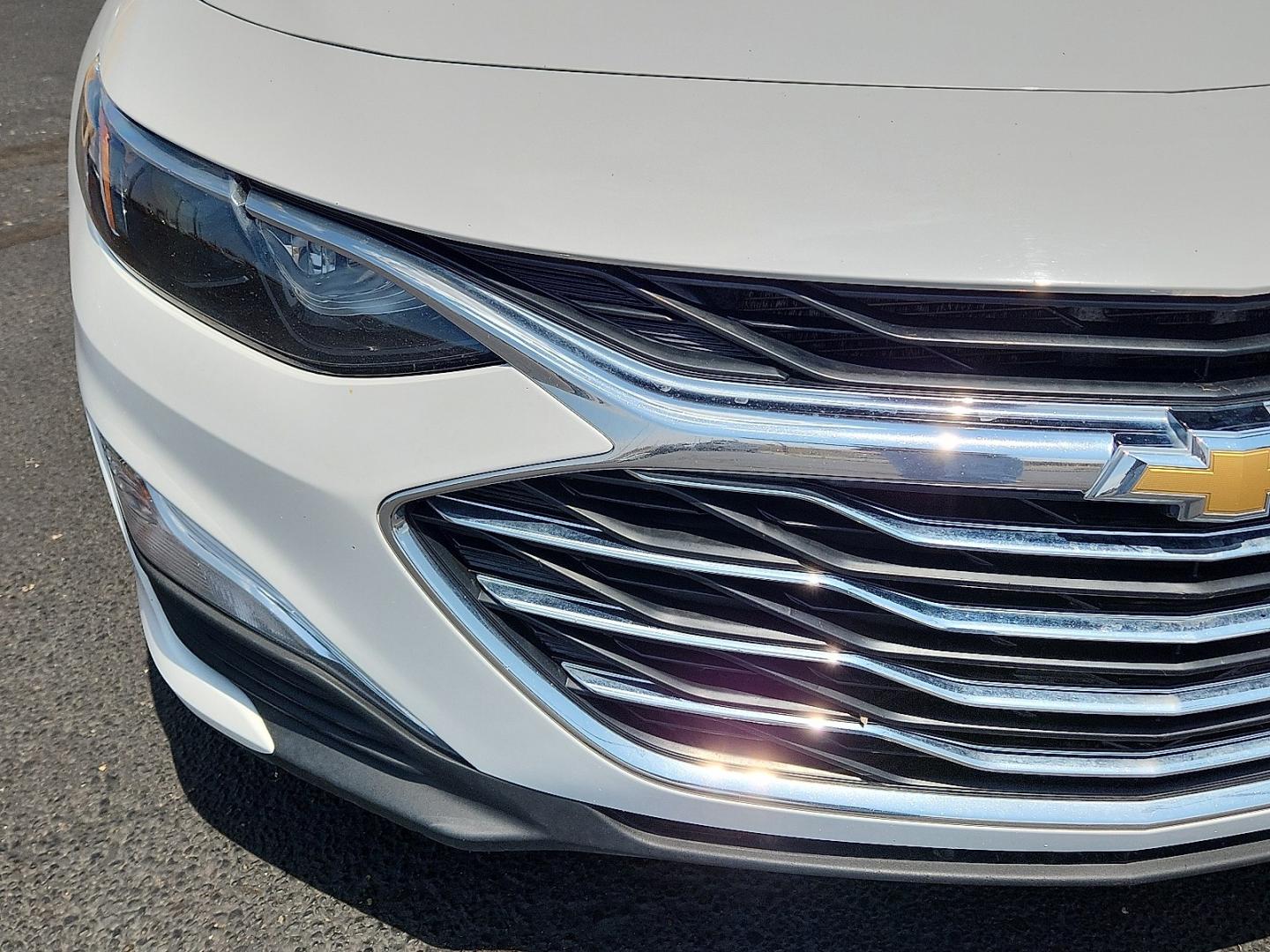 2020 WHITE /Dark Atmosphere/Medium Ash Gray - H1H Chevrolet Malibu FWD 1FL (1G1ZC5ST3LF) with an ECOTEC 1.5L I-4 gasoline direct injection, DOHC, VVT variable valve control, intercooled turbo, regular unleaded, engine with 160HP engine, located at 4711 Ave Q, Lubbock, TX, 79412, (806) 687-2362, 33.551304, -101.855293- Photo#7