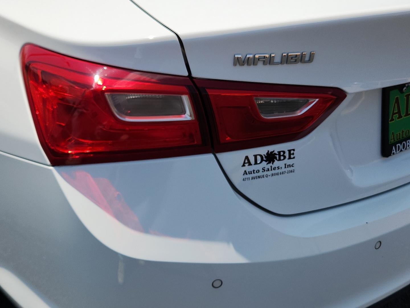 2020 WHITE /Dark Atmosphere/Medium Ash Gray - H1H Chevrolet Malibu FWD 1FL (1G1ZC5ST3LF) with an ECOTEC 1.5L I-4 gasoline direct injection, DOHC, VVT variable valve control, intercooled turbo, regular unleaded, engine with 160HP engine, located at 4711 Ave Q, Lubbock, TX, 79412, (806) 687-2362, 33.551304, -101.855293- Photo#9